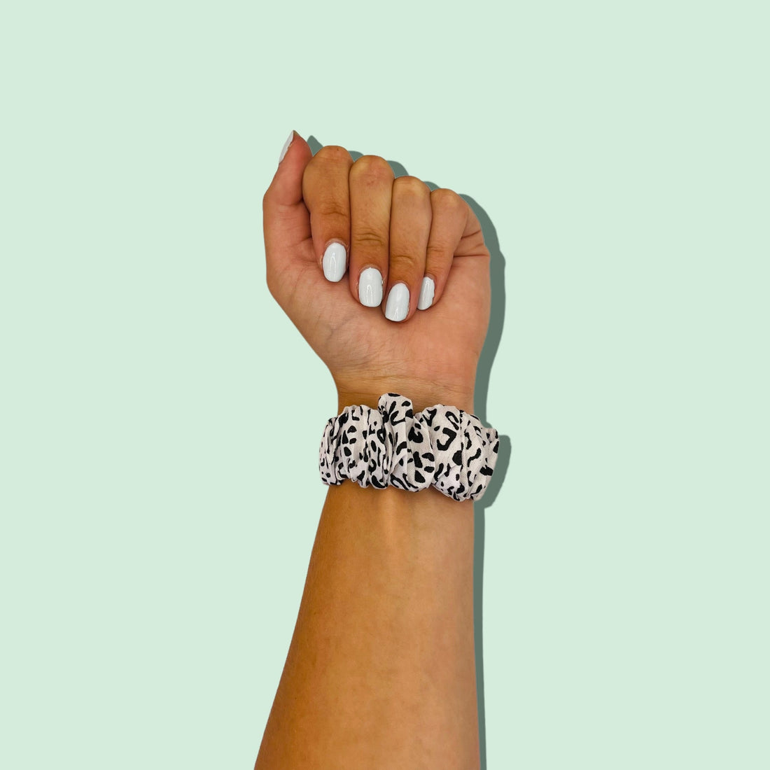 black-and-white-samsung-galaxy-watch-7-(44mm)-watch-straps-nz-scrunchies-watch-bands-aus-995831